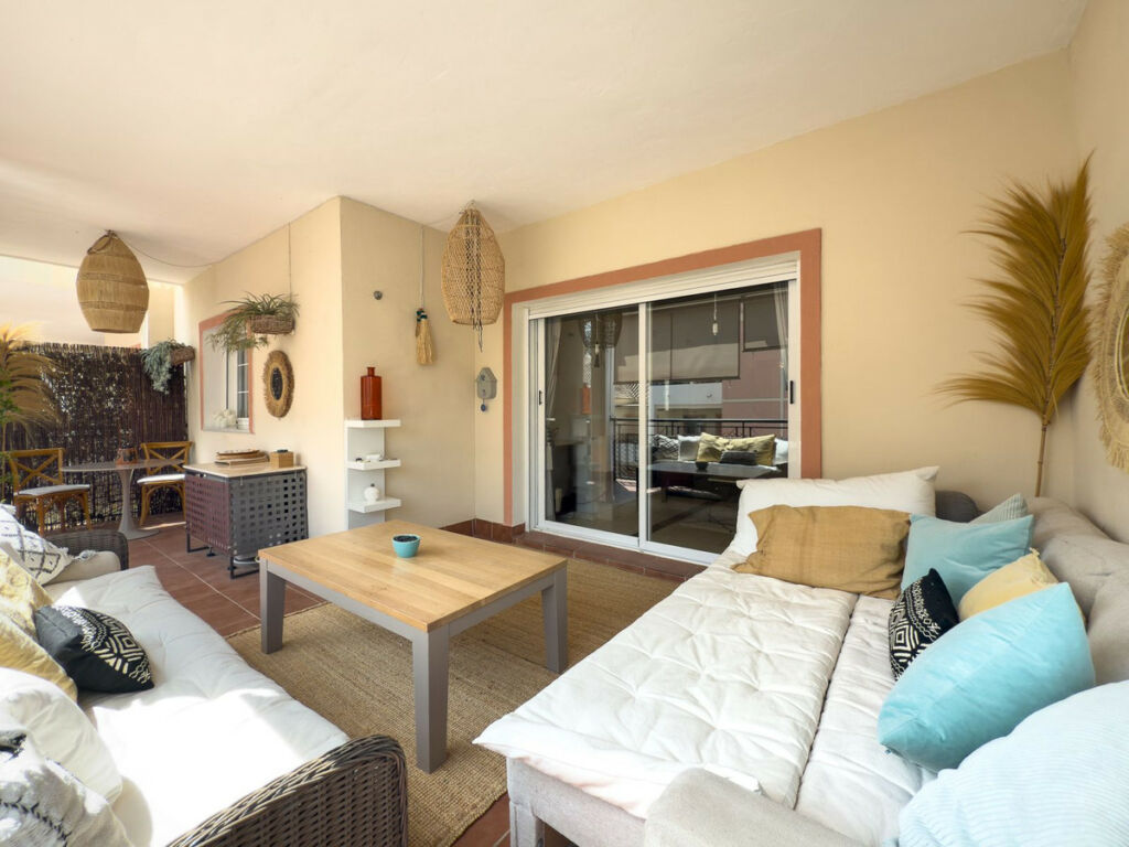 Middle Floor Apartment Nueva Andalucía Málaga - image 10