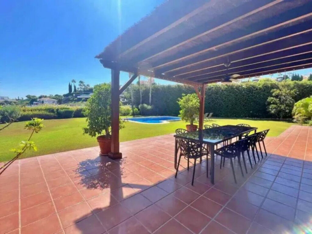 Detached Villa Los Flamingos Málaga - image 9