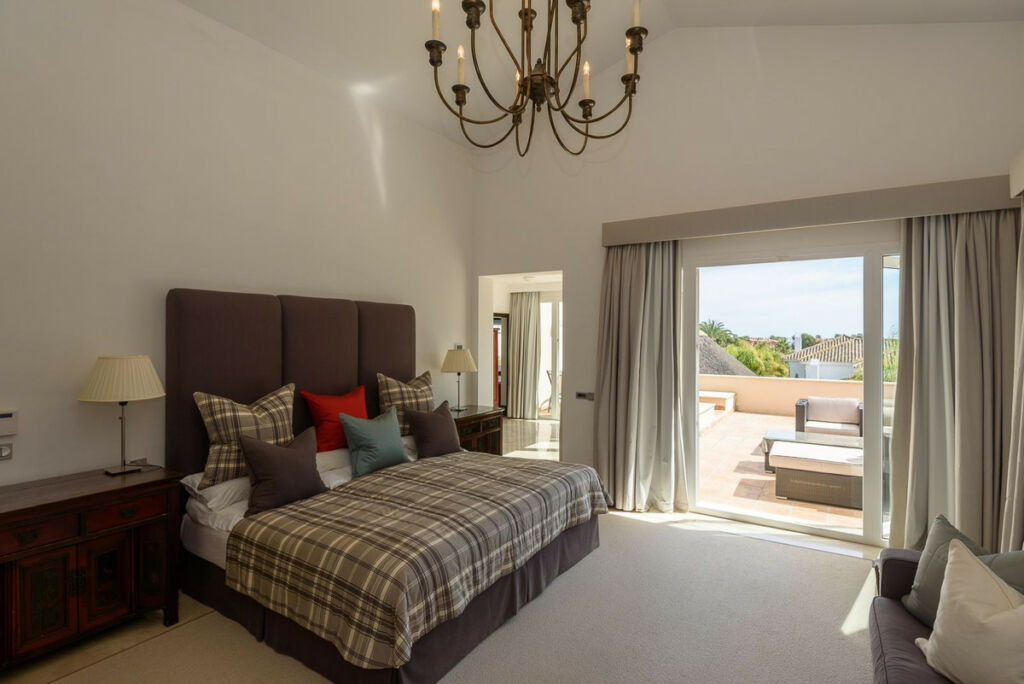 Detached Villa Los Monteros Málaga - image 9