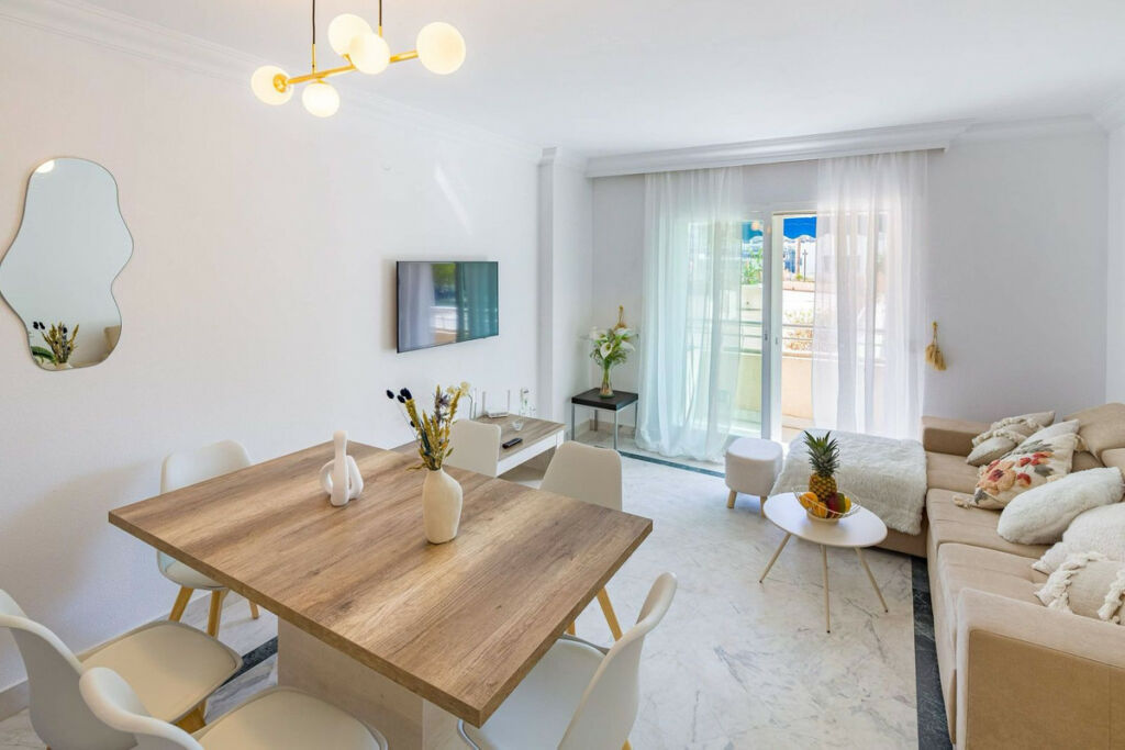 Middle Floor Apartment Puerto Banús Málaga - image 11