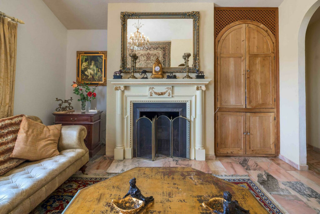 Detached Villa Estepona Málaga - image 10