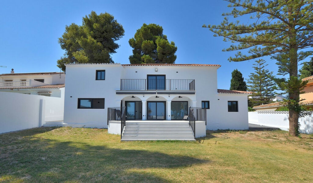 Detached Villa El Coto Málaga - image 2
