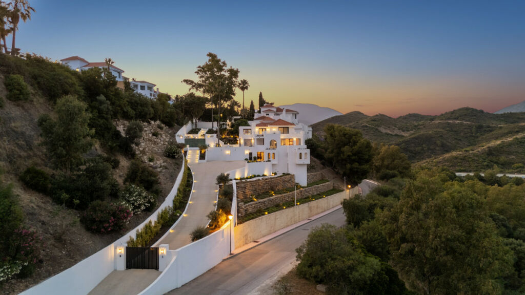 Detached Villa Nueva Andalucía Málaga