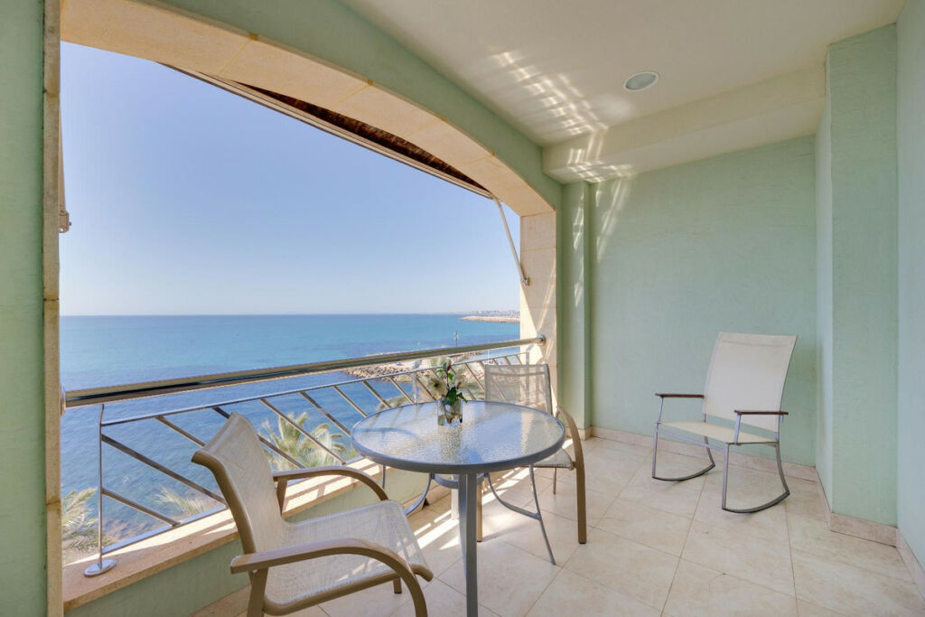 Middle Floor Apartment Torrevieja Alicante