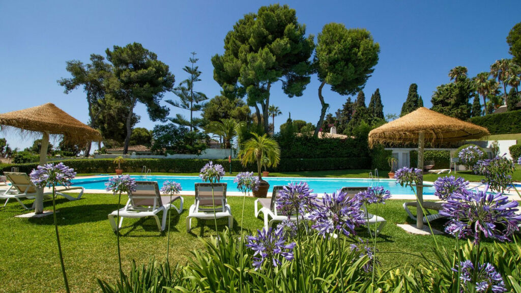 Ground Floor Apartment Los Monteros Málaga - image 3