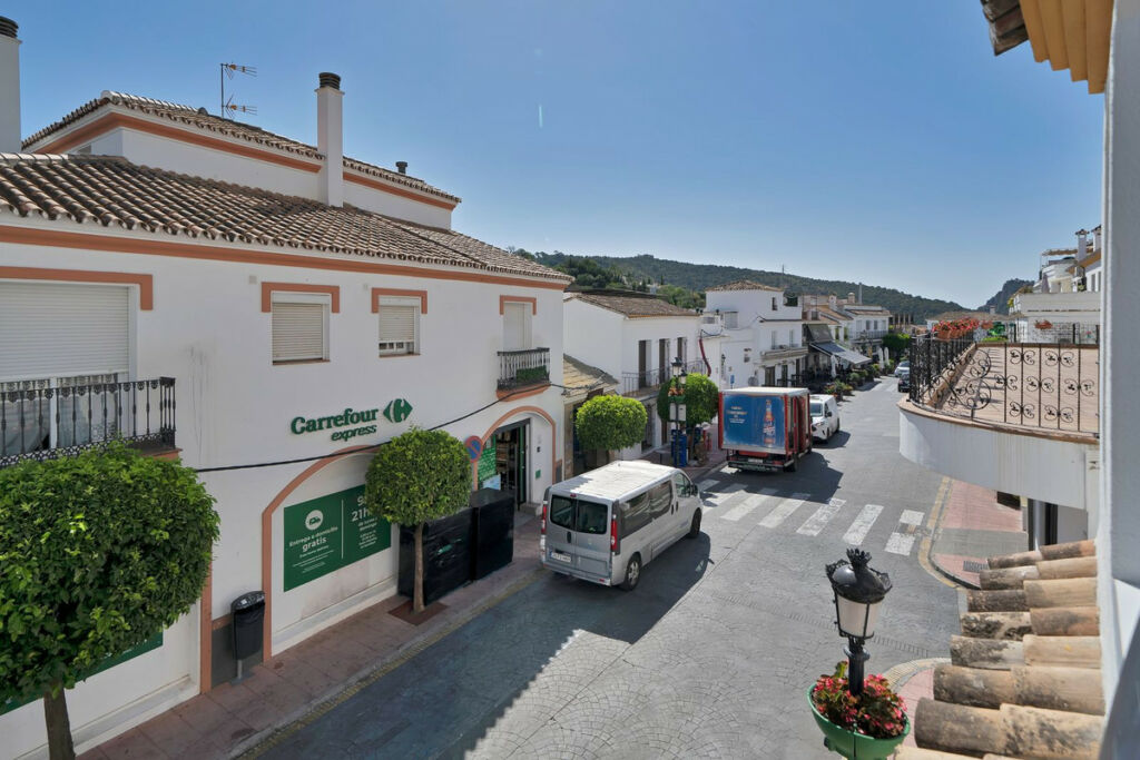 Middle Floor Apartment Benahavís Málaga - image 14