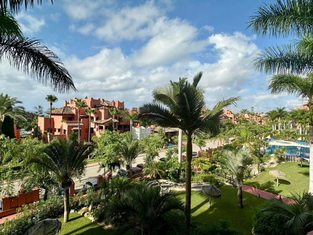 Middle Floor Apartment Estepona Málaga
