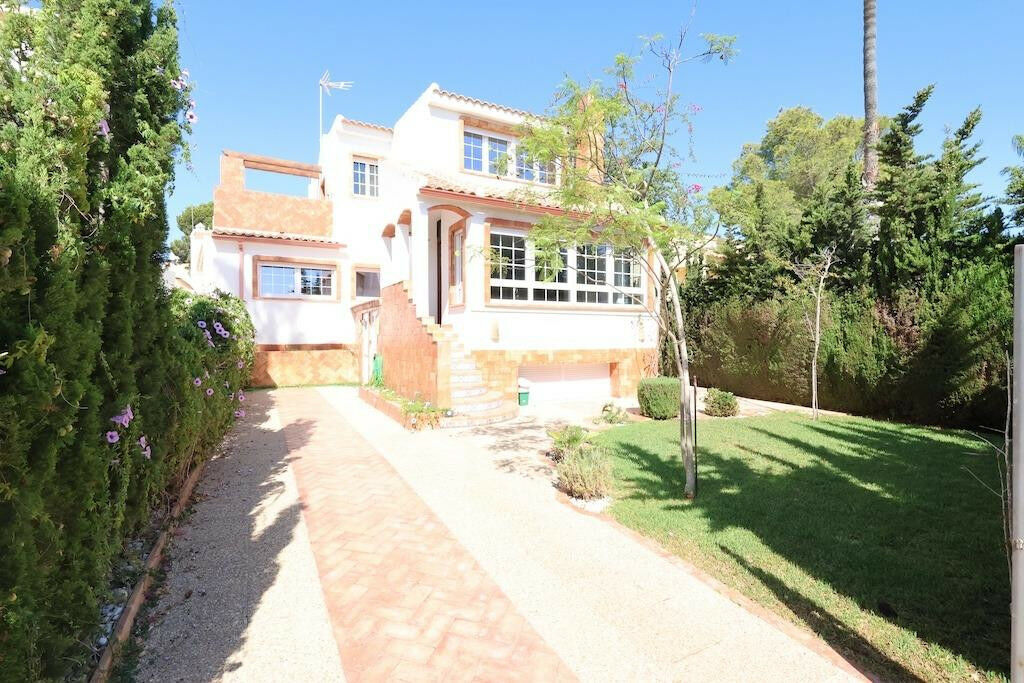 Detached Villa Villamartin Alicante