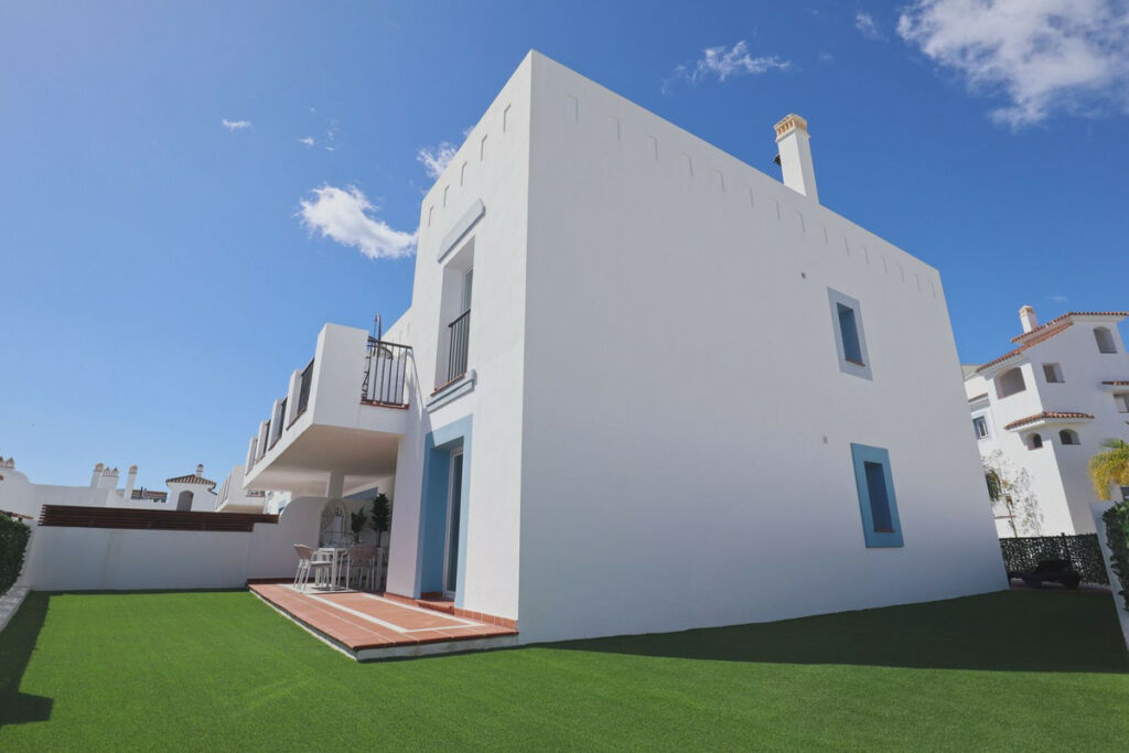Ground Floor Apartment El Paraiso Málaga - image 2