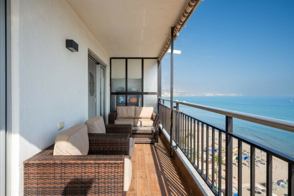 Top Floor Apartment Fuengirola Málaga - image 6