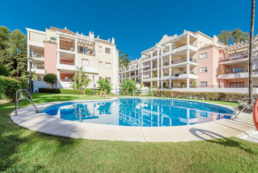 Middle Floor Apartment Nueva Andalucía Málaga