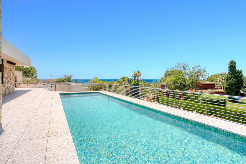 Detached Villa Elviria Málaga - image 3
