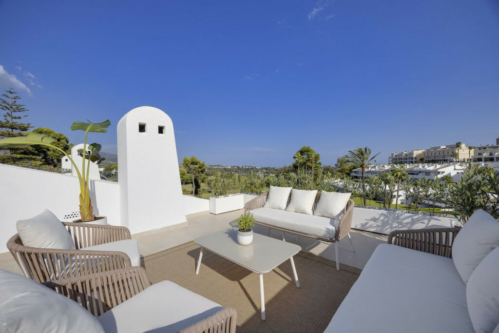 Penthouse Nueva Andalucía Málaga - image 2