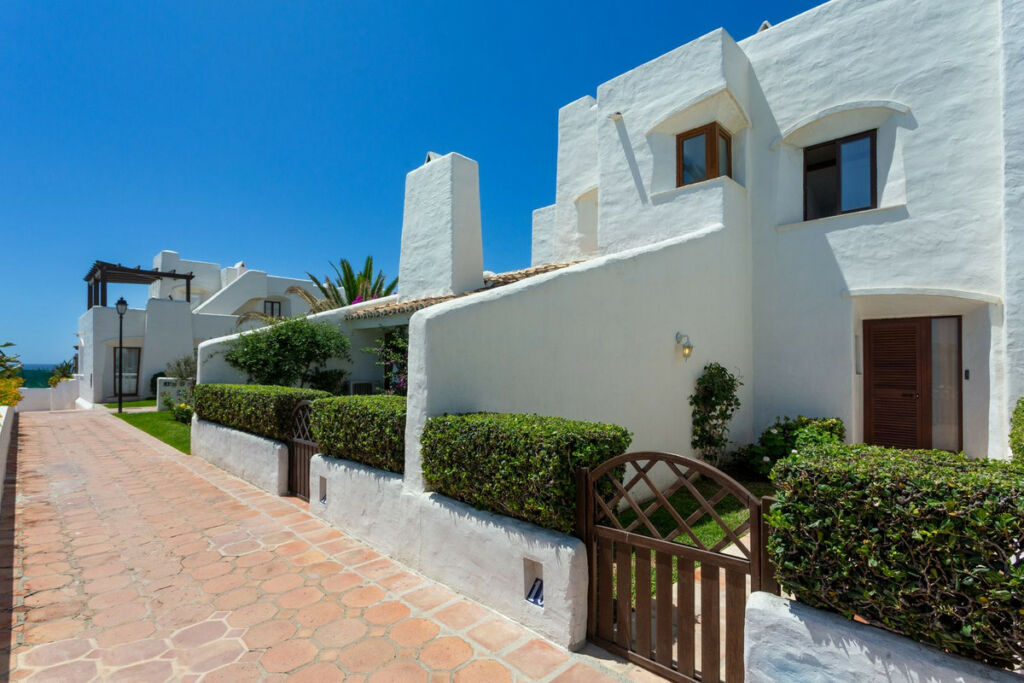 Townhouse New Golden Mile Málaga - image 2