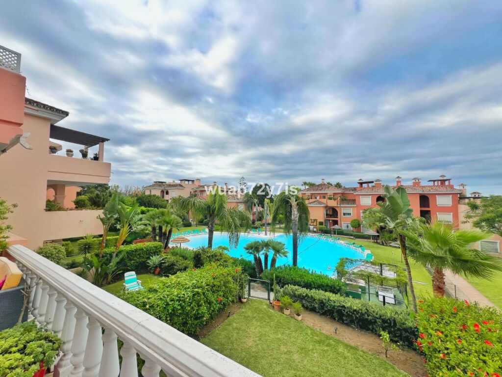 Middle Floor Apartment Estepona Málaga