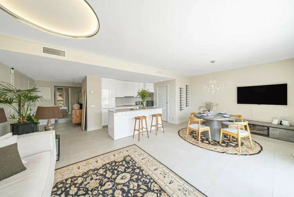 Middle Floor Apartment Estepona Málaga