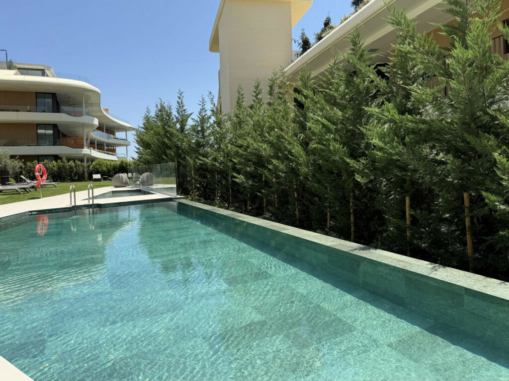 Middle Floor Apartment Higueron Málaga - image 2
