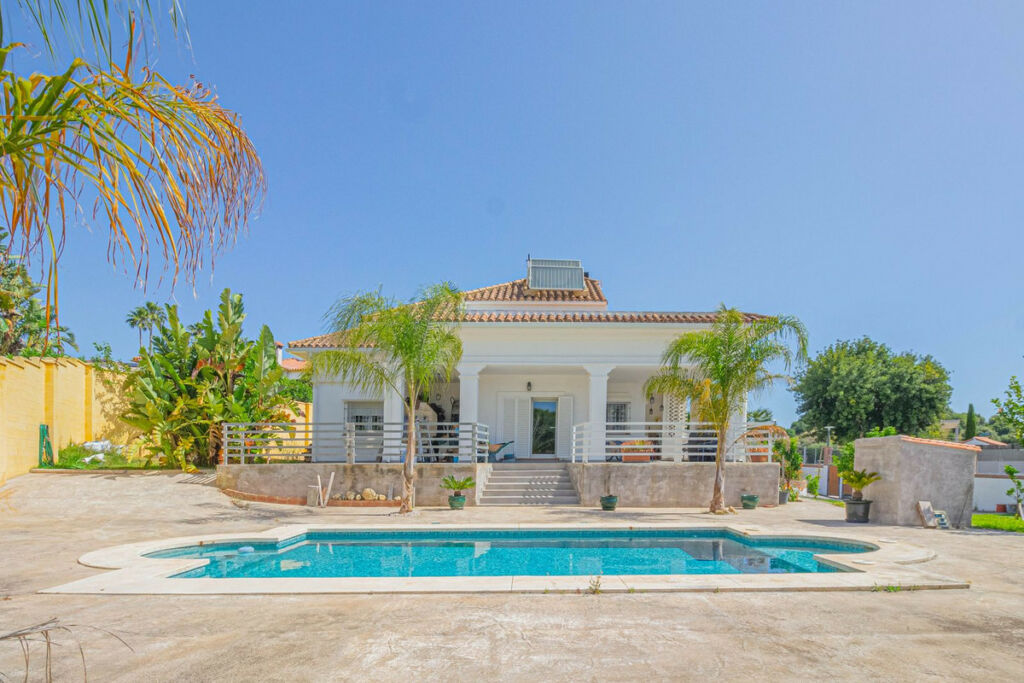 Detached Villa Pueblo Nuevo de Guadiaro Cádiz