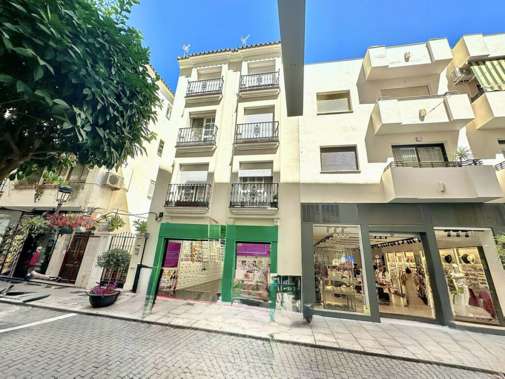 Middle Floor Apartment Estepona Málaga