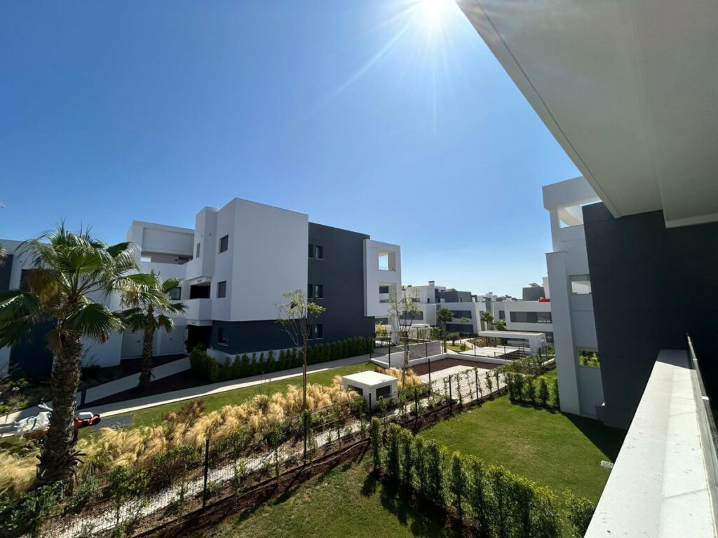 Middle Floor Apartment Estepona Málaga