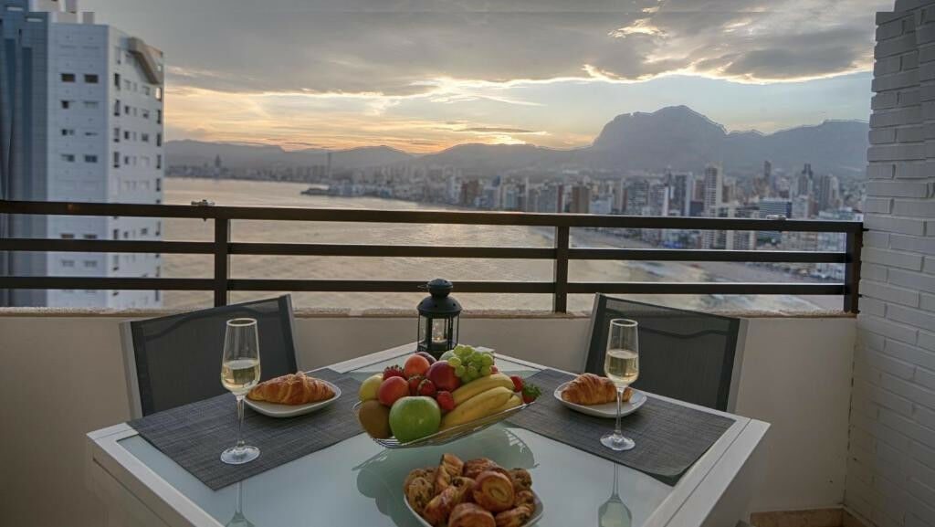 Middle Floor Apartment Benidorm Alicante - image 2