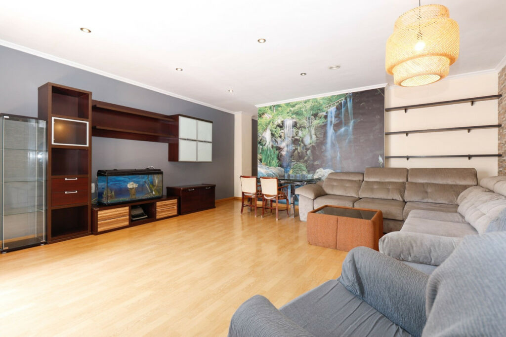 Middle Floor Apartment Torrevieja Alicante - image 2
