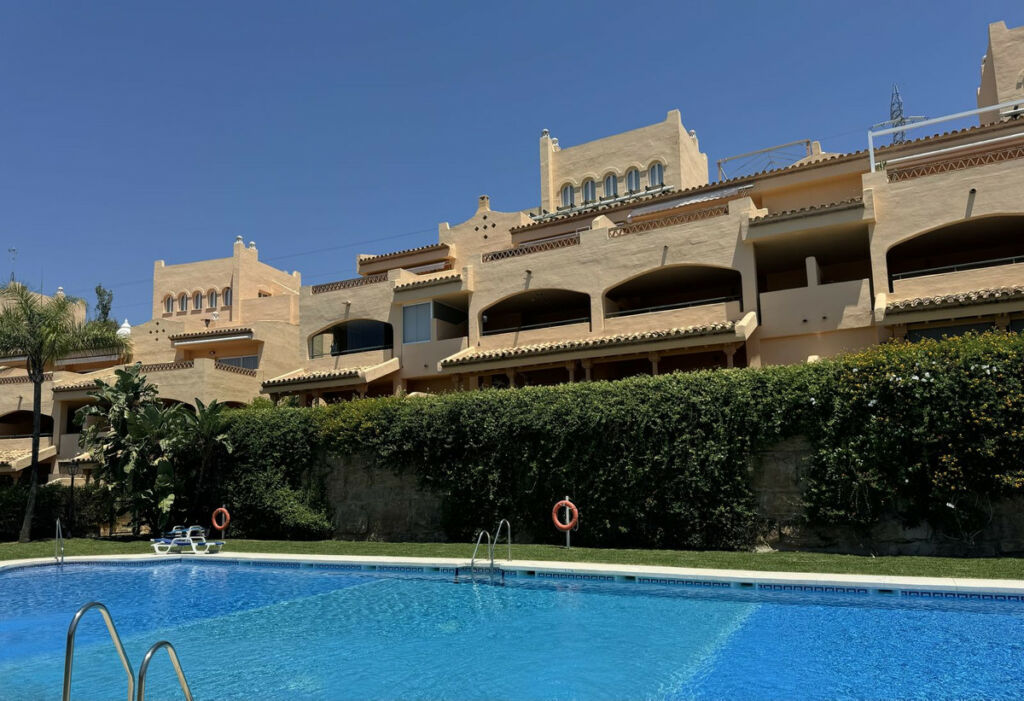 Middle Floor Apartment Elviria Málaga