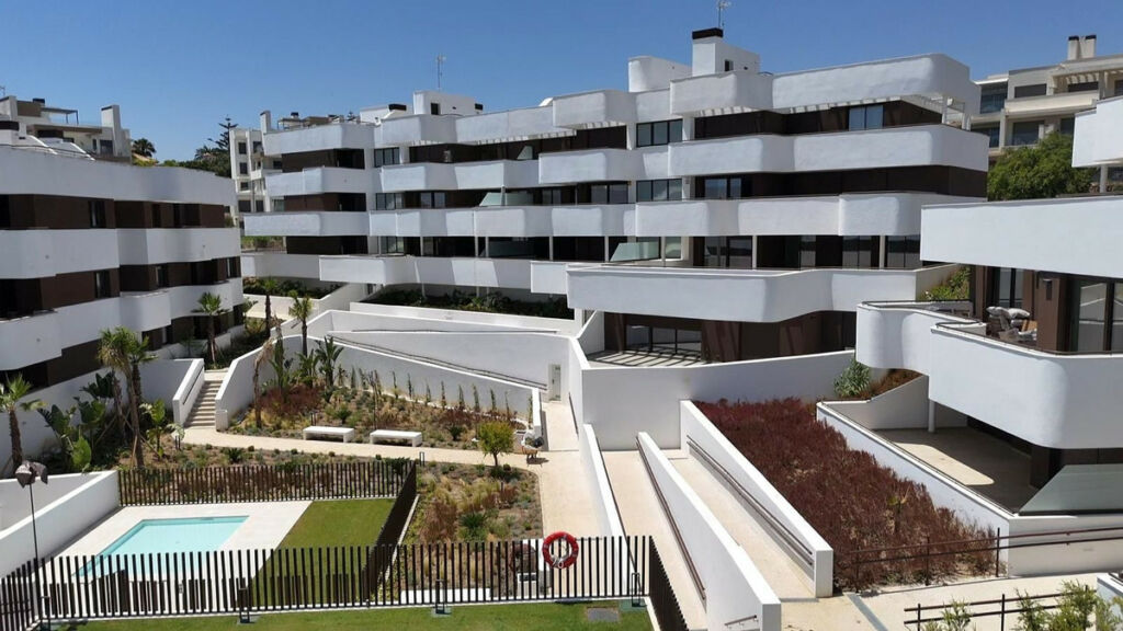 Middle Floor Apartment Estepona Málaga