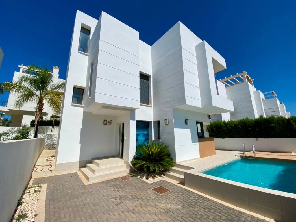 Detached Villa Ciudad Quesada Alicante - image 2