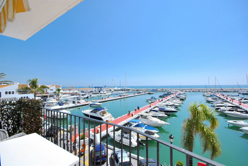 Middle Floor Apartment Puerto Banús Málaga