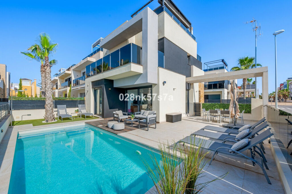 Detached Villa Lomas de Cabo Roig Alicante