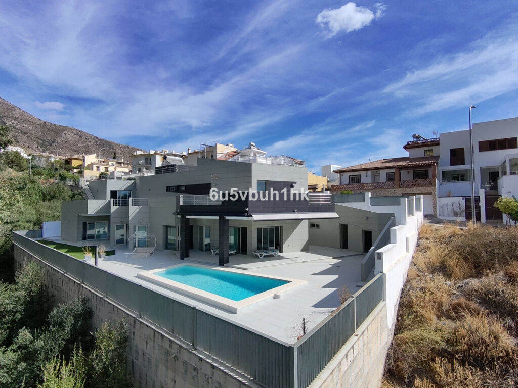 Detached Villa Benalmadena Málaga