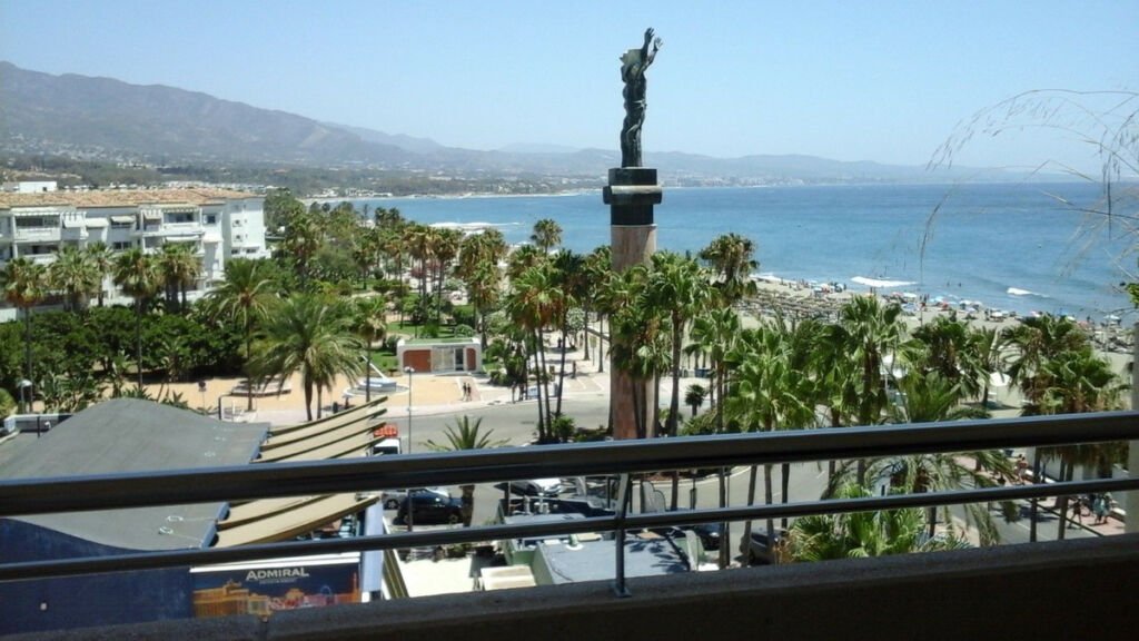 Middle Floor Apartment Puerto Banús Málaga