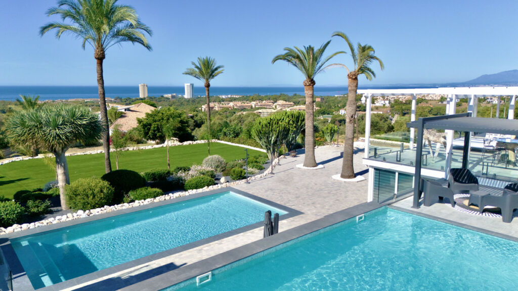 Detached Villa Elviria Málaga - image 2