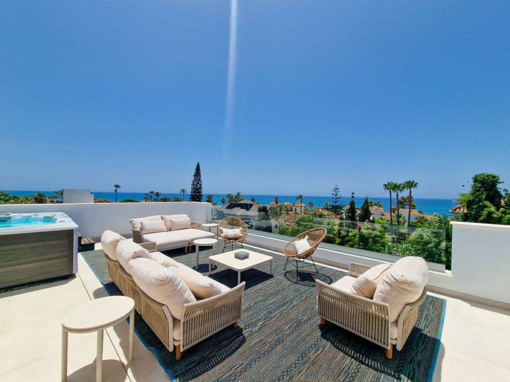 Detached Villa Marbella Málaga - image 2