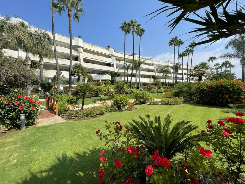 Middle Floor Apartment Puerto Banús Málaga