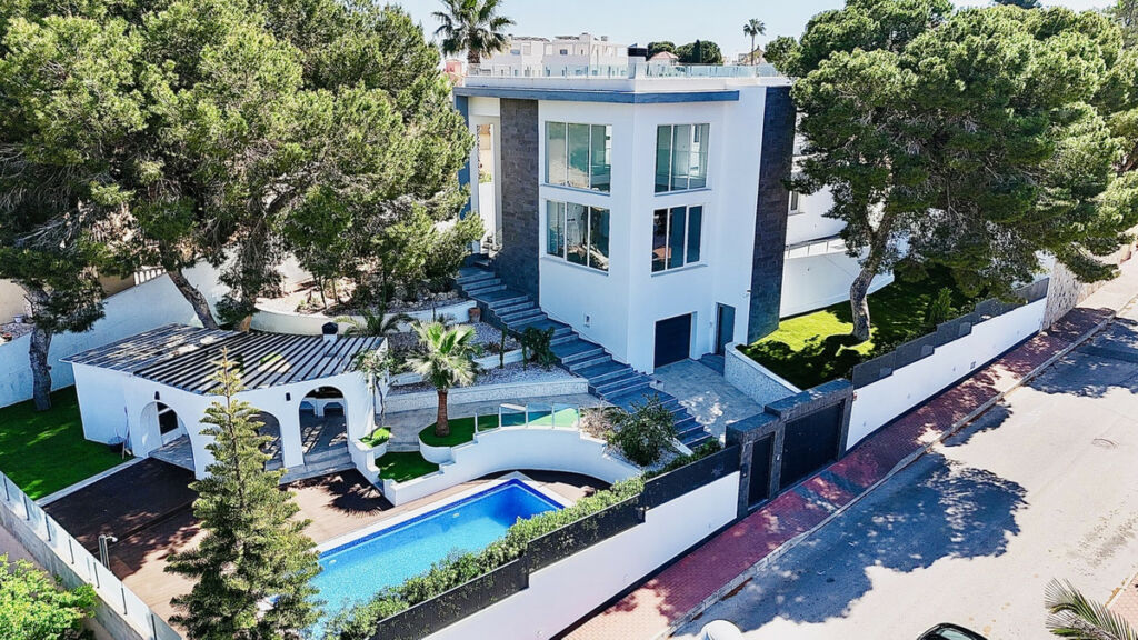 Detached Villa Los Balcones Alicante