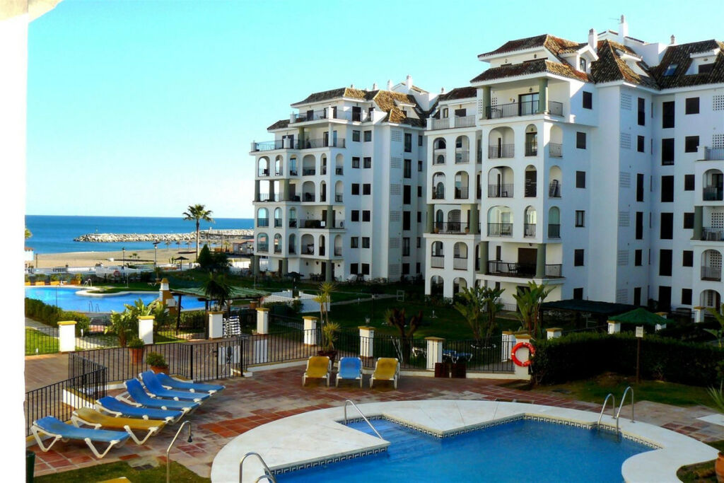 Middle Floor Apartment La Duquesa Málaga
