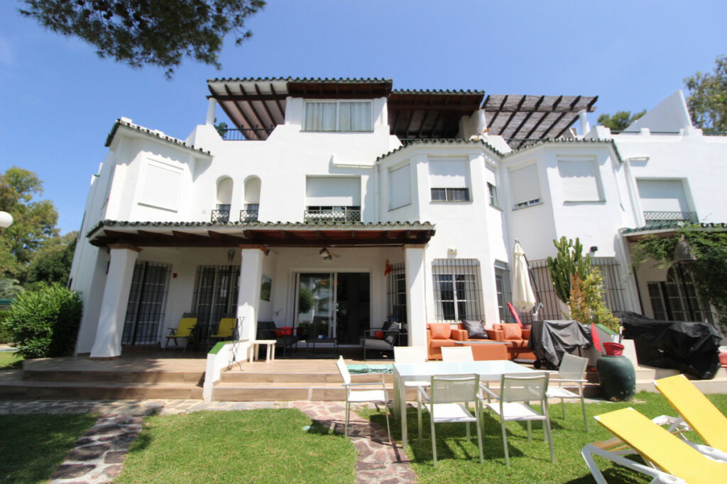 Townhouse Nueva Andalucía Málaga - image 24