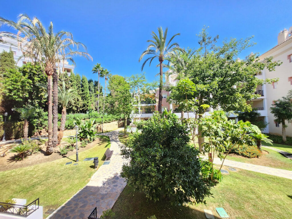 Middle Floor Apartment Nueva Andalucía Málaga