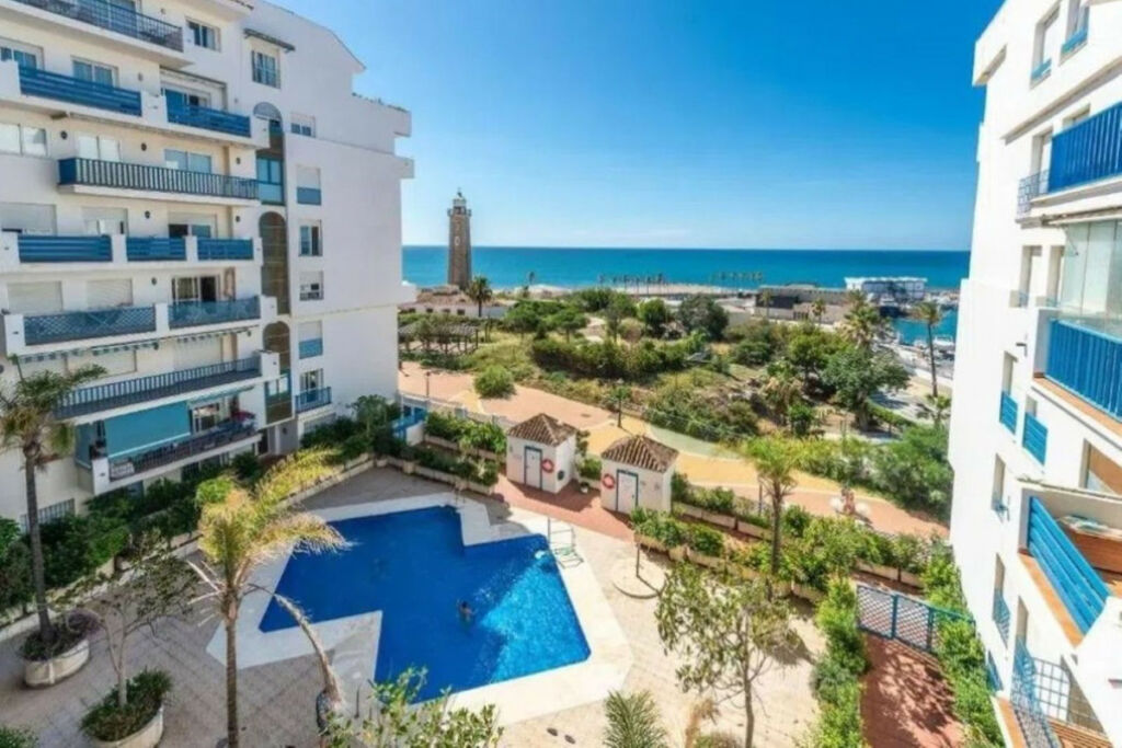 Middle Floor Apartment Estepona Málaga