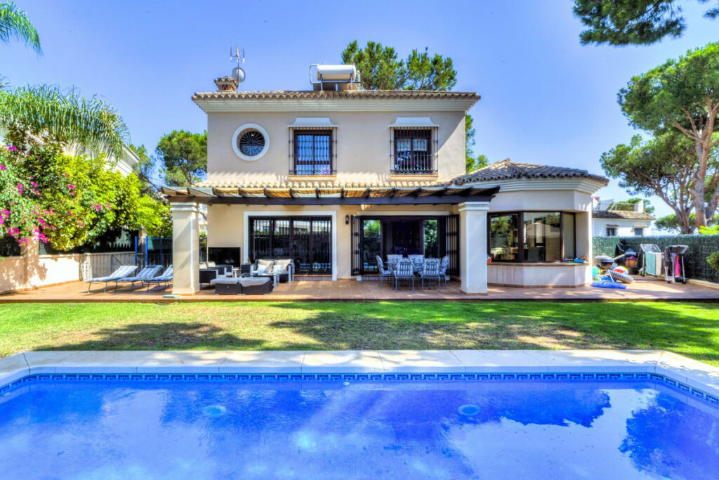 Detached Villa Las Chapas Málaga