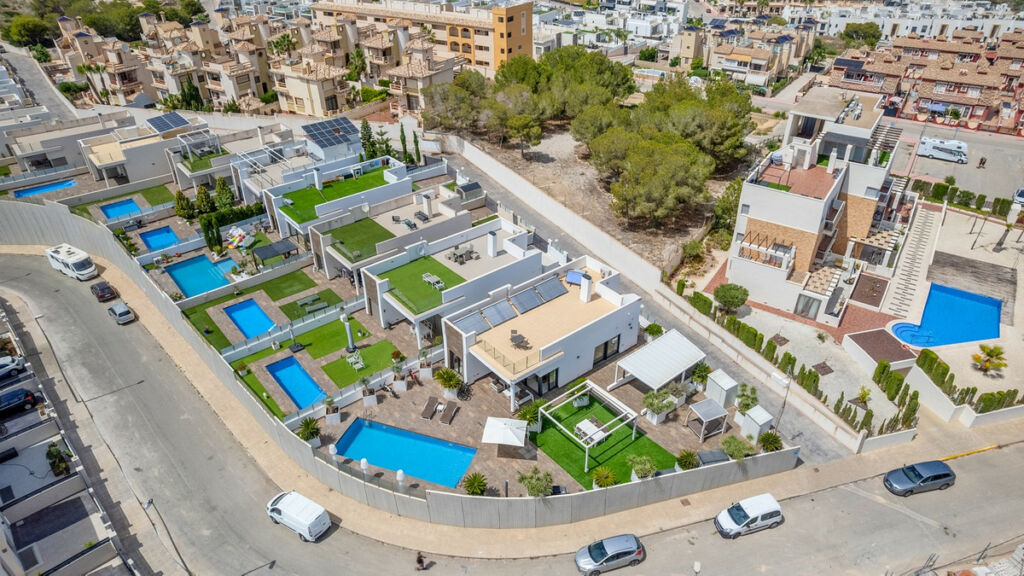 Detached Villa Villamartin Alicante - image 10