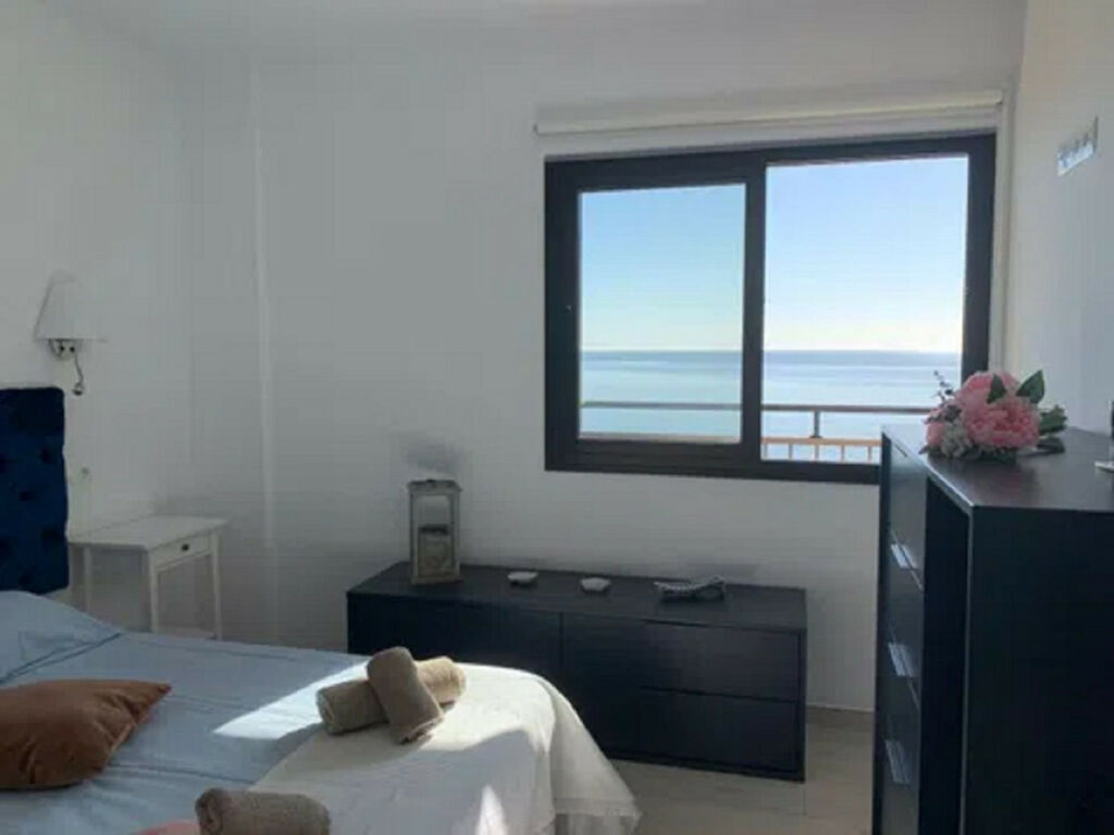 Middle Floor Apartment Fuengirola Málaga - image 10
