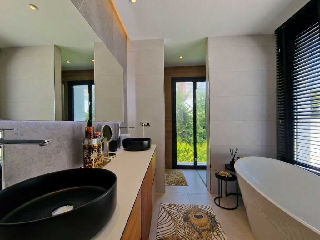 Detached Villa Marbella Málaga - image 14