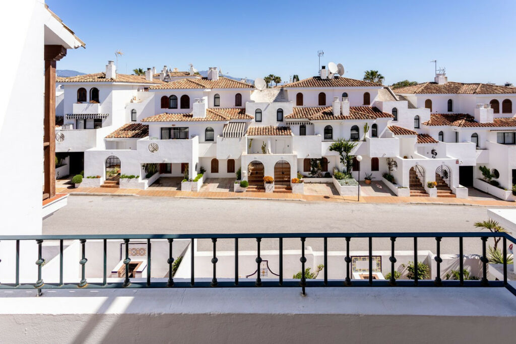 Top Floor Apartment Estepona Málaga - image 10