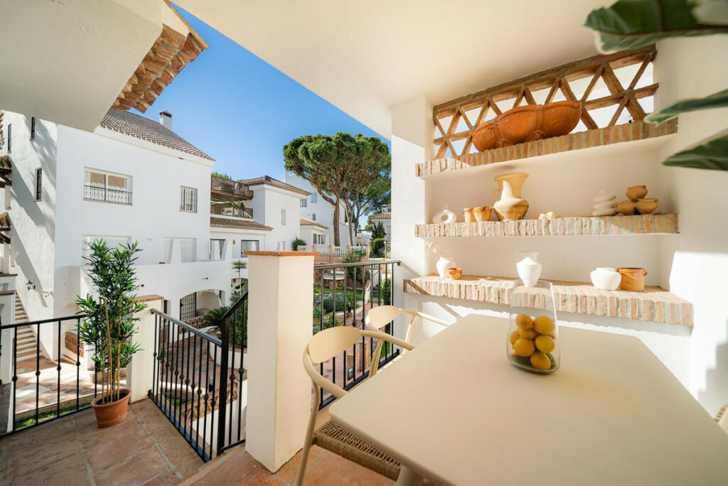 Middle Floor Apartment Nueva Andalucía Málaga - image 10