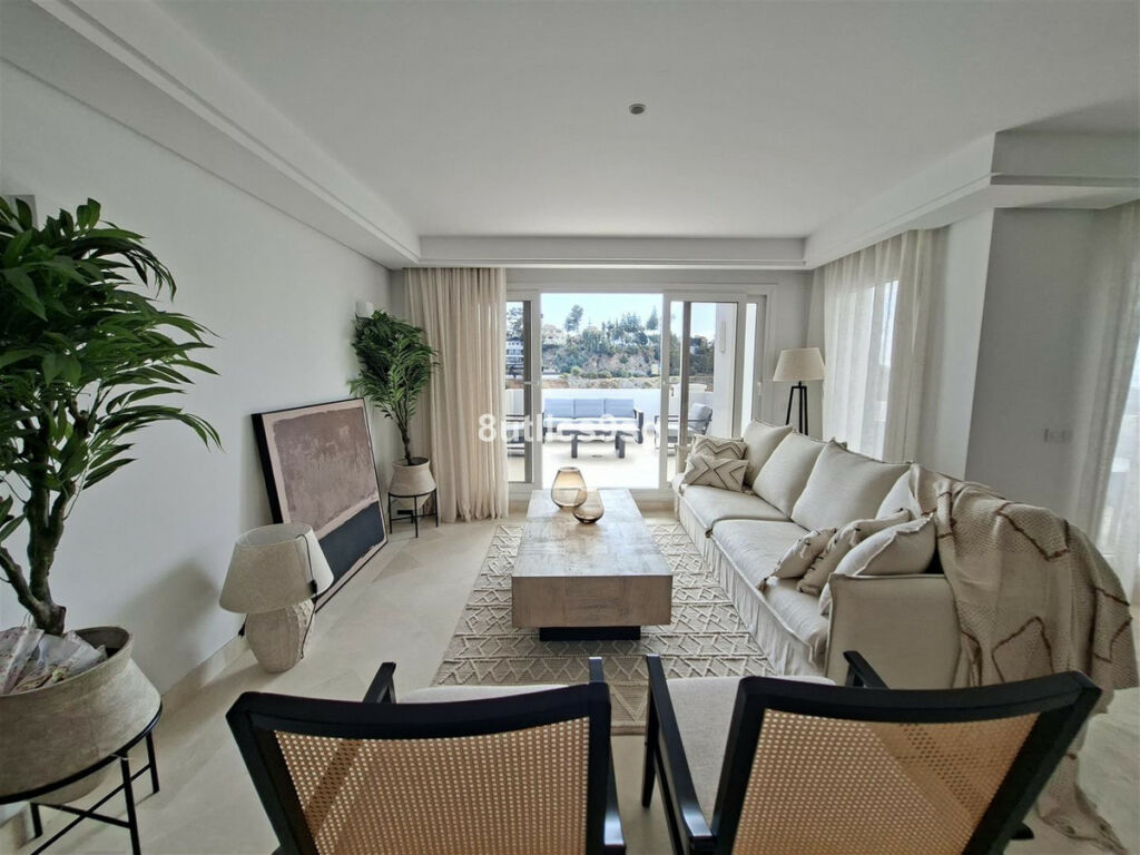 Middle Floor Apartment Aloha Málaga - image 9