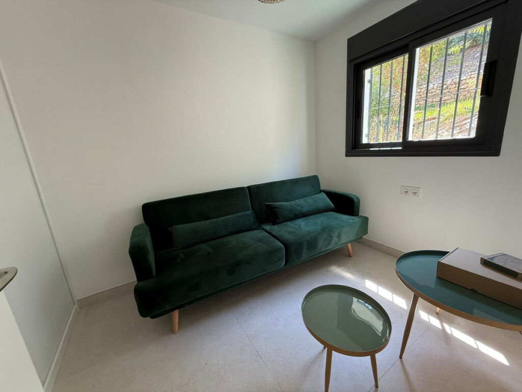 Middle Floor Apartment La Quinta Málaga - image 10