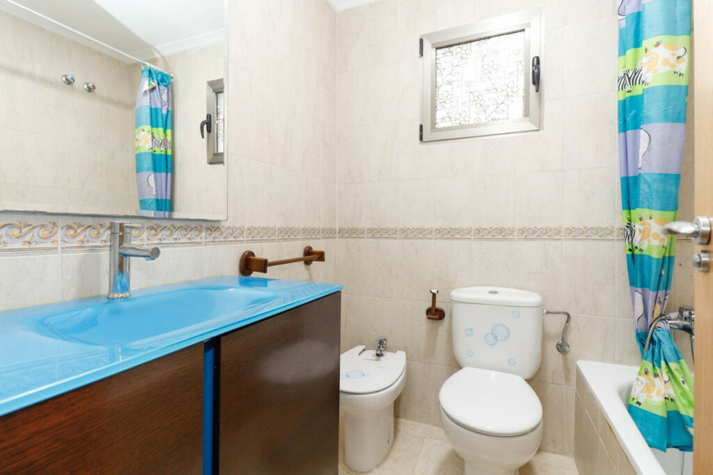 Middle Floor Apartment Torrevieja Alicante - image 10